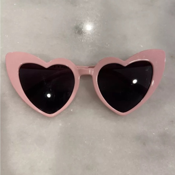 Retro Pink Heart Shaped Sunglasses Bachelorette Party Gifts (set of 2) - Picture 1 of 2